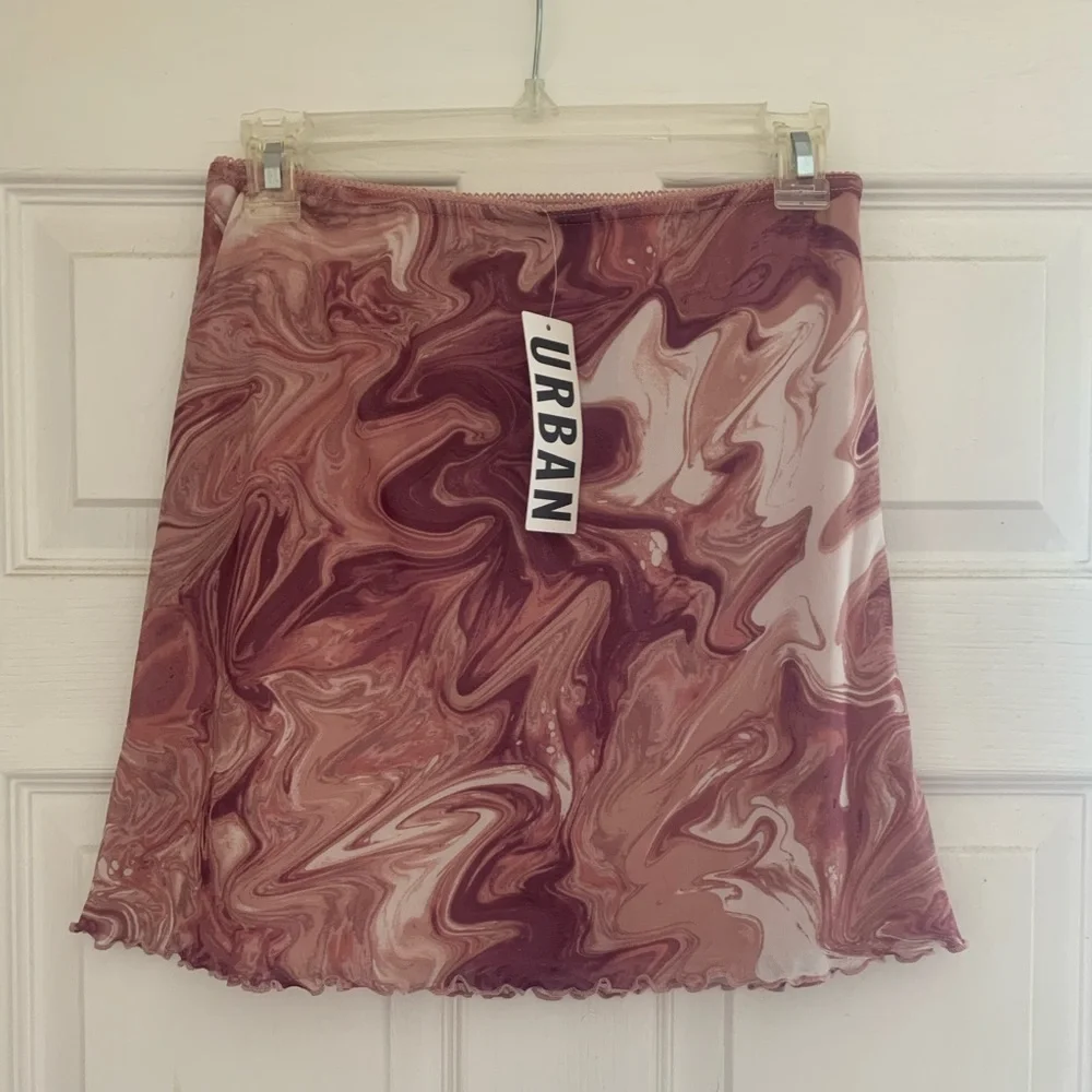 Pink mini skirt - Picture 2 of 2